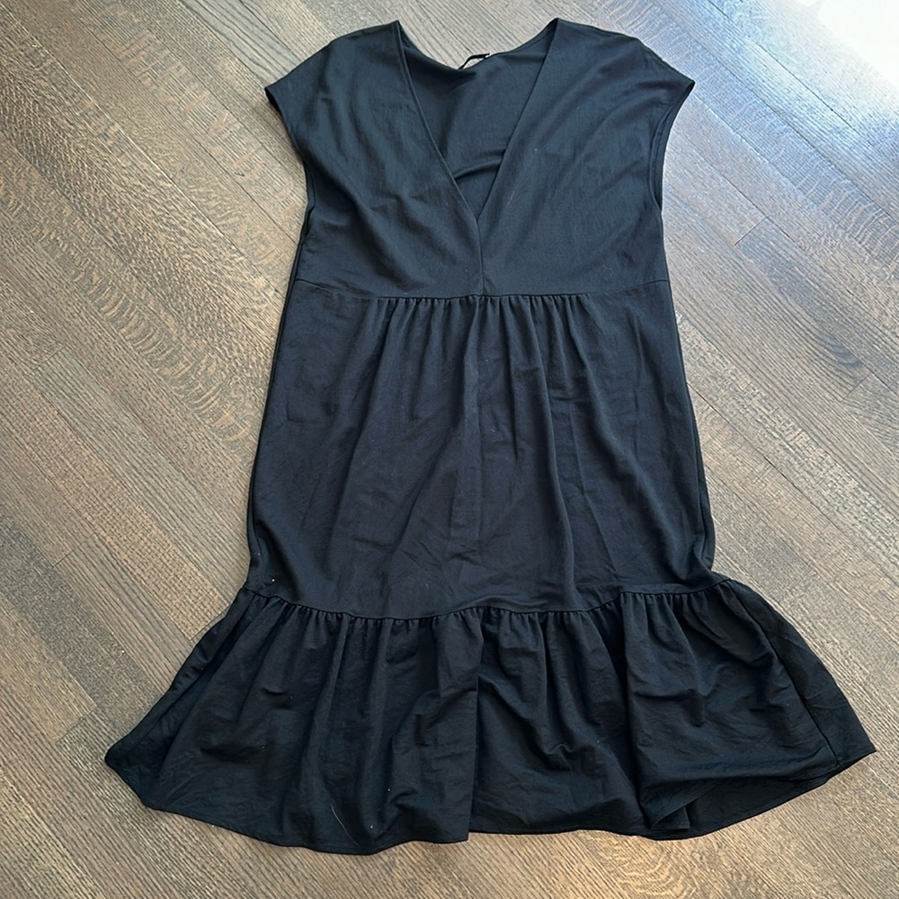 Black tiered sleeveless dress